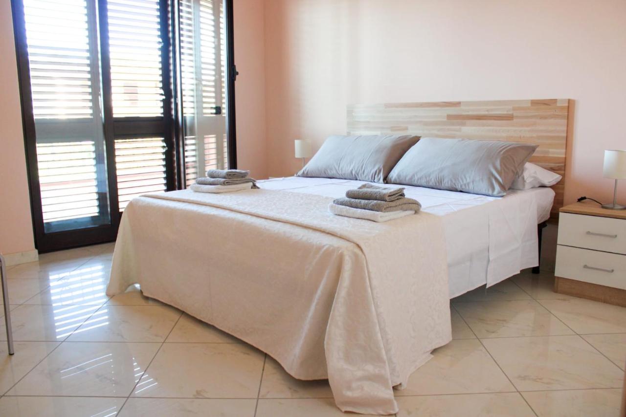 Magna Grecia B&B E Appartamenti 卡鲁尼亚玛丽娜 外观 照片