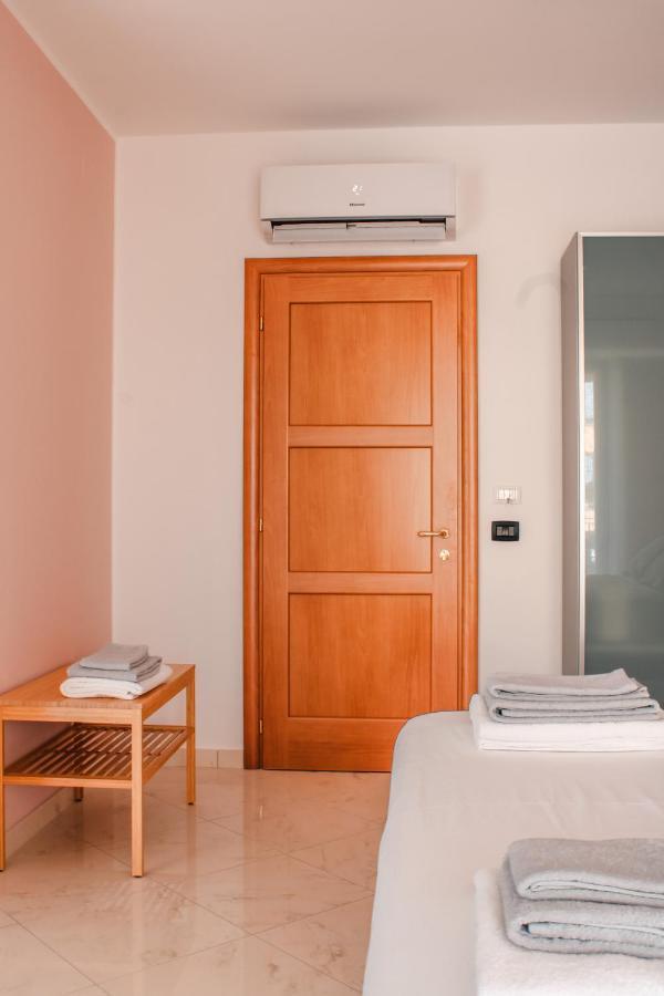 Magna Grecia B&B E Appartamenti 卡鲁尼亚玛丽娜 外观 照片